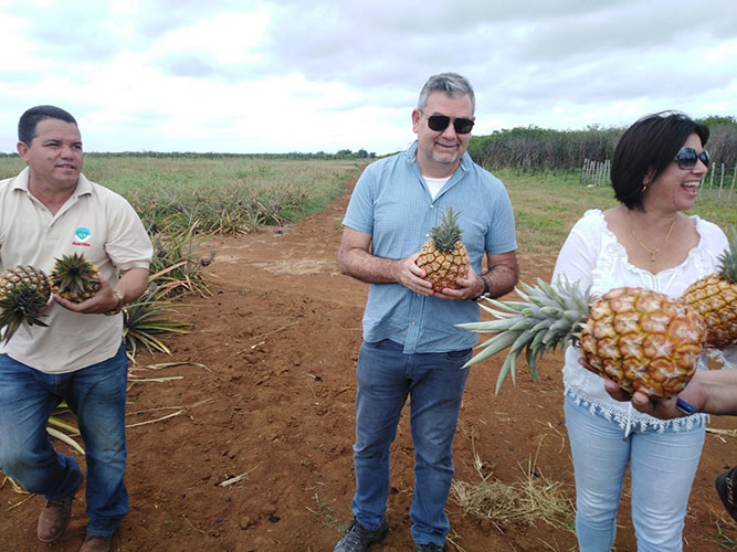 Image of Frank Vazquez with other specialists